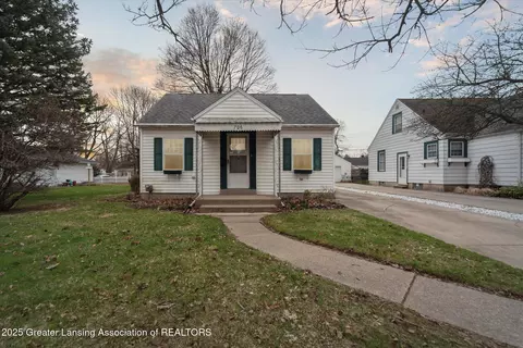 706 Paris Ave, Lansing, MI 48910