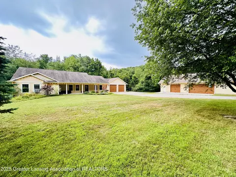 9020 Newman Dr, Portland, MI 48875