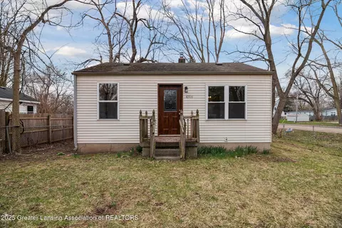 6306 Grovenburg Rd, Lansing, MI 48911