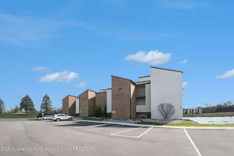 1555 W Pond Dr # 30, Okemos, MI 48864