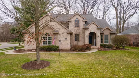 5607 White Ash Ln, Haslett, MI 48840