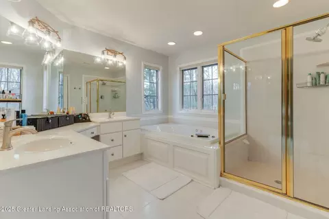 Bath - 5607 White Ash Ln, Haslett, MI 48840 photo 3 of 5