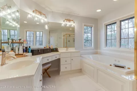 Bath - 5607 White Ash Ln, Haslett, MI 48840 photo 2 of 5