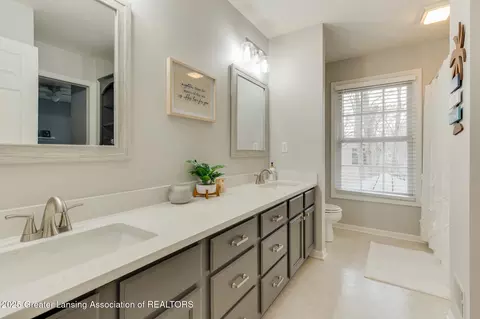 Bath - 5607 White Ash Ln, Haslett, MI 48840 photo 5 of 5
