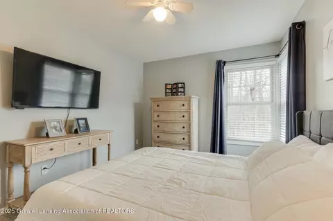 Bedroom - 5607 White Ash Ln, Haslett, MI 48840 photo 11 of 12