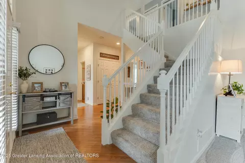 Entry Way - 5607 White Ash Ln, Haslett, MI 48840 photo 2 of 6