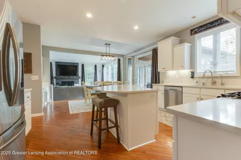 Kitchen - 5607 White Ash Ln, Haslett, MI 48840 photo 5 of 5