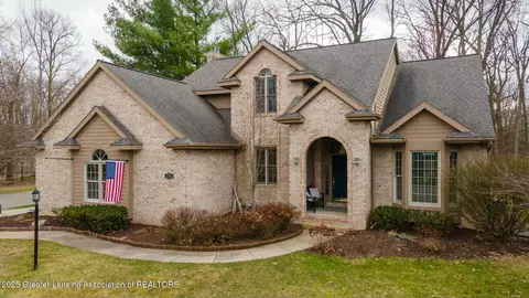 Exterior - 5607 White Ash Ln, Haslett, MI 48840 photo 2 of 11