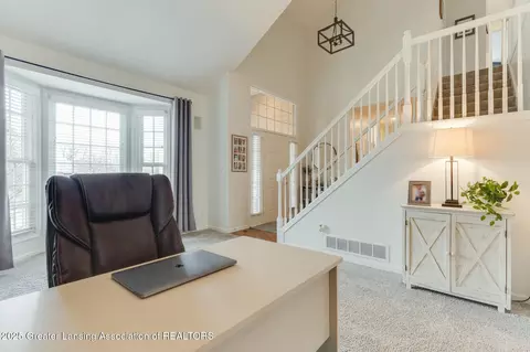 Entry Way - 5607 White Ash Ln, Haslett, MI 48840 photo 3 of 6