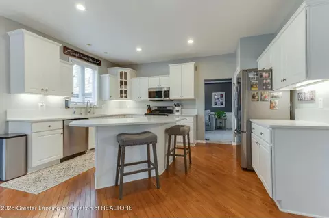 Kitchen - 5607 White Ash Ln, Haslett, MI 48840 photo 2 of 5