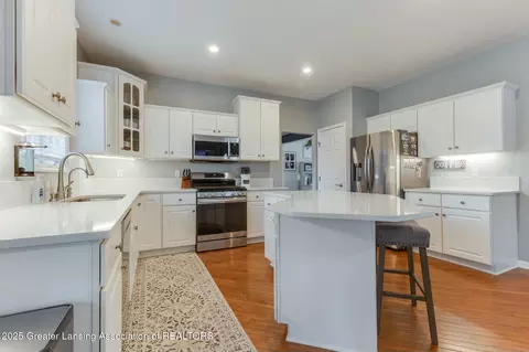 Kitchen - 5607 White Ash Ln, Haslett, MI 48840 photo 3 of 5
