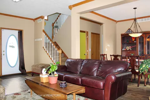 Entry Way - 10048 Roblyn Cir, Dimondale, MI 48821 photo 2 of 3