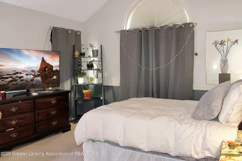 Bedroom - 10048 Roblyn Cir, Dimondale, MI 48821 photo 1 of 7