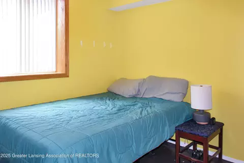 Bedroom - 10048 Roblyn Cir, Dimondale, MI 48821 photo 7 of 7