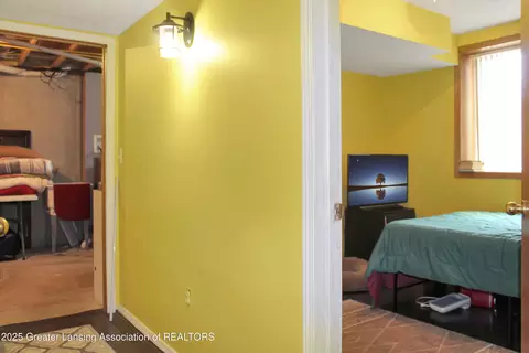Bedroom - 10048 Roblyn Cir, Dimondale, MI 48821 photo 5 of 7