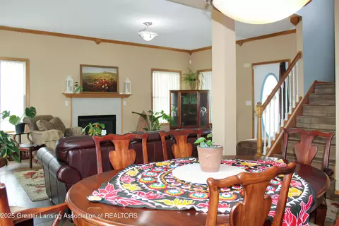 Dining - 10048 Roblyn Cir, Dimondale, MI 48821 photo 2 of 3