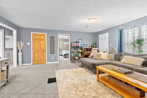 Entry Way - 19331 Partello Rd, Marshall, MI 49068 photo 7 of 7