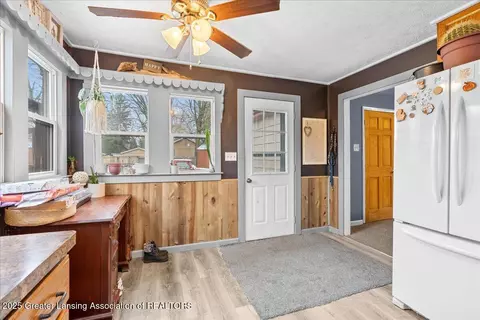 Entry Way - 19331 Partello Rd, Marshall, MI 49068 photo 3 of 7