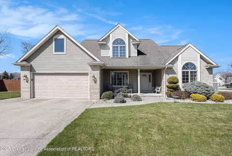 587 E Braeburn Dr, Saginaw, MI 48638