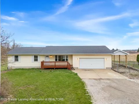 1088 W Kinsel Hwy Hwy, Charlotte, MI 48813