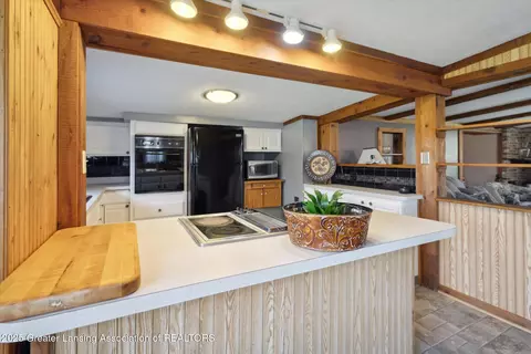 6102 E Five Point Hwy, Eaton Rapids, MI 48827