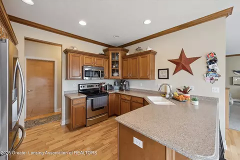 Kitchen - 11782 Arrowhead Dr, Grand Ledge, MI 48837 photo 1 of 6