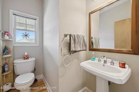 Bath - 11782 Arrowhead Dr, Grand Ledge, MI 48837 photo 1 of 5