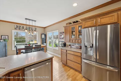Kitchen - 11782 Arrowhead Dr, Grand Ledge, MI 48837 photo 4 of 6