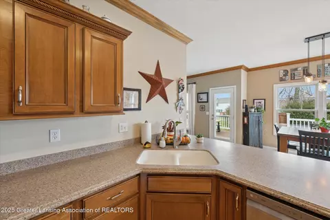 Kitchen - 11782 Arrowhead Dr, Grand Ledge, MI 48837 photo 3 of 6