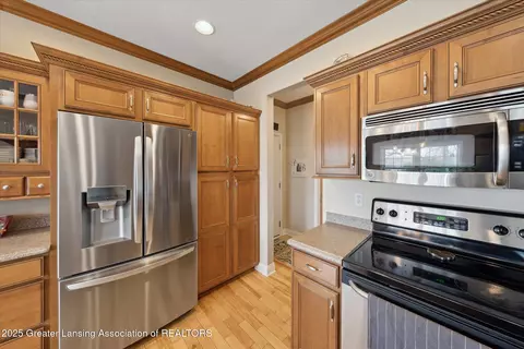 Kitchen - 11782 Arrowhead Dr, Grand Ledge, MI 48837 photo 5 of 6