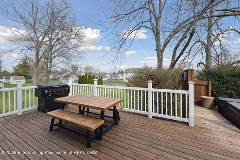 Exterior - 11782 Arrowhead Dr, Grand Ledge, MI 48837 photo 5 of 11
