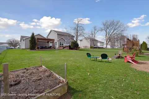 Exterior - 11782 Arrowhead Dr, Grand Ledge, MI 48837 photo 8 of 11