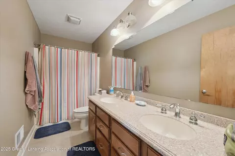 Bath - 11782 Arrowhead Dr, Grand Ledge, MI 48837 photo 5 of 5
