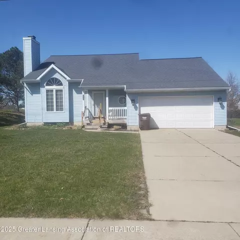 1033 N Creyts Rd, Lansing, MI 48917