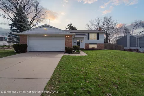 1814 Springfield Ln, Lansing, MI 48912