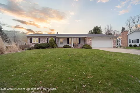 11800 W Andre Dr, Grand Ledge, MI 48837