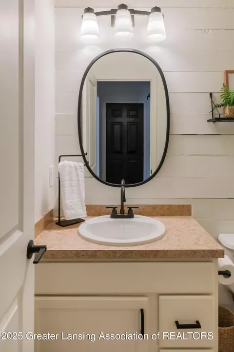 Bath - 13172 Addington Dr, Dewitt, MI 48820 photo 1 of 3