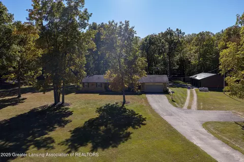 5396 E Centerline Rd, Saint Johns, MI 48879