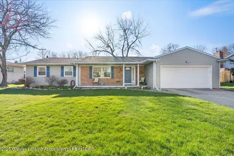 412 Green Meadows Dr, Lansing, MI 48917