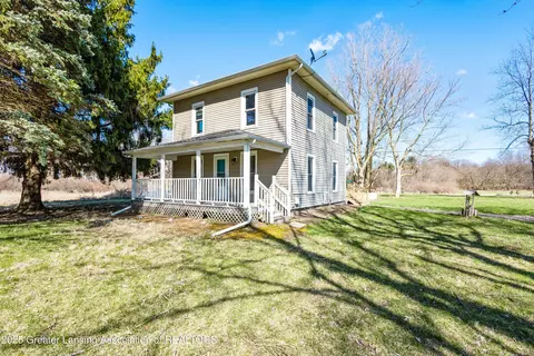 11049 Upton Rd, Bath, MI 48808