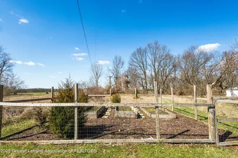 11049 Upton Rd, Bath, MI 48808 photo 36