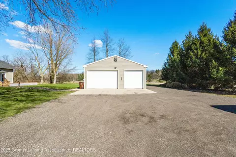 11049 Upton Rd, Bath, MI 48808 photo 45