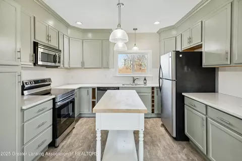 11049 Upton Rd, Bath, MI 48808 photo 9