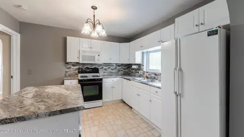 2520 Lyons Ave, Lansing, MI 48910 photo 9