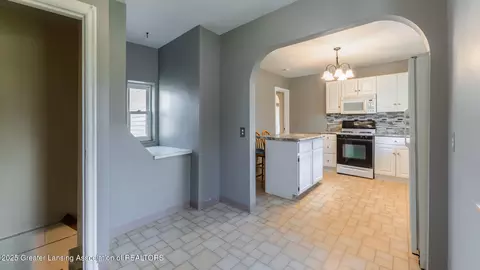 2520 Lyons Ave, Lansing, MI 48910 photo 10