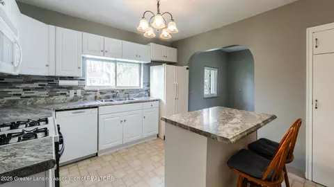 2520 Lyons Ave, Lansing, MI 48910 photo 8