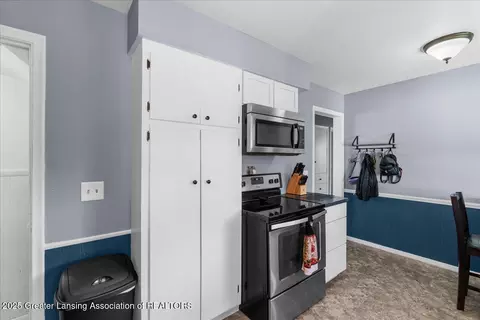 Kitchen - 4614 Devonshire Ave, Lansing, MI 48910 photo 4 of 4