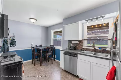 Kitchen - 4614 Devonshire Ave, Lansing, MI 48910 photo 2 of 4