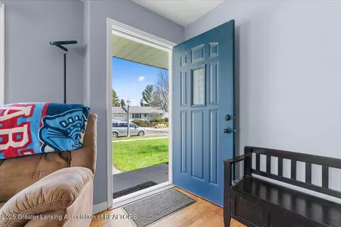 Entry Way - 4614 Devonshire Ave, Lansing, MI 48910 photo 1 of 2