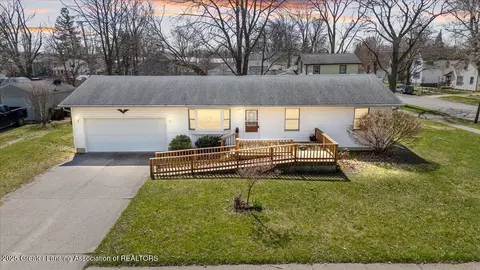 207 W Lincoln St, Saint Johns, MI 48879